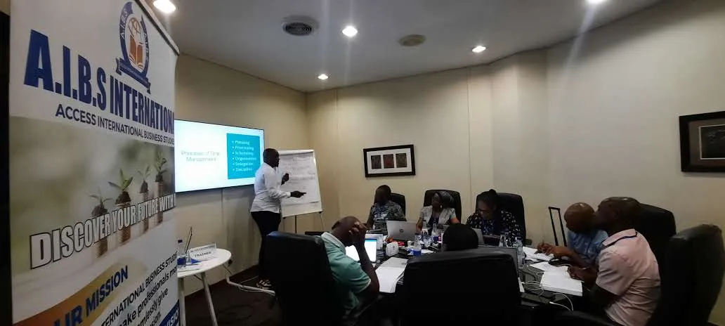 Trainer presenting principles of time management to participants
